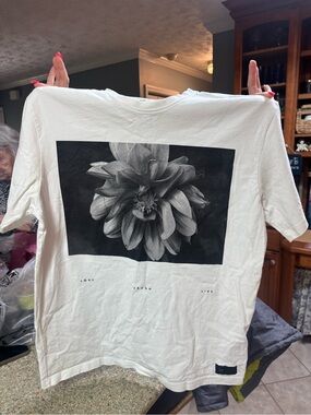Pull & Bear small white Floral Graphic Tee - White with Black Print